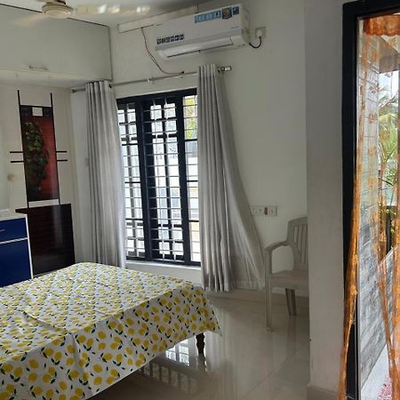 Chaithritha Ladies Homestay Thiruvananthapuram Exterior foto