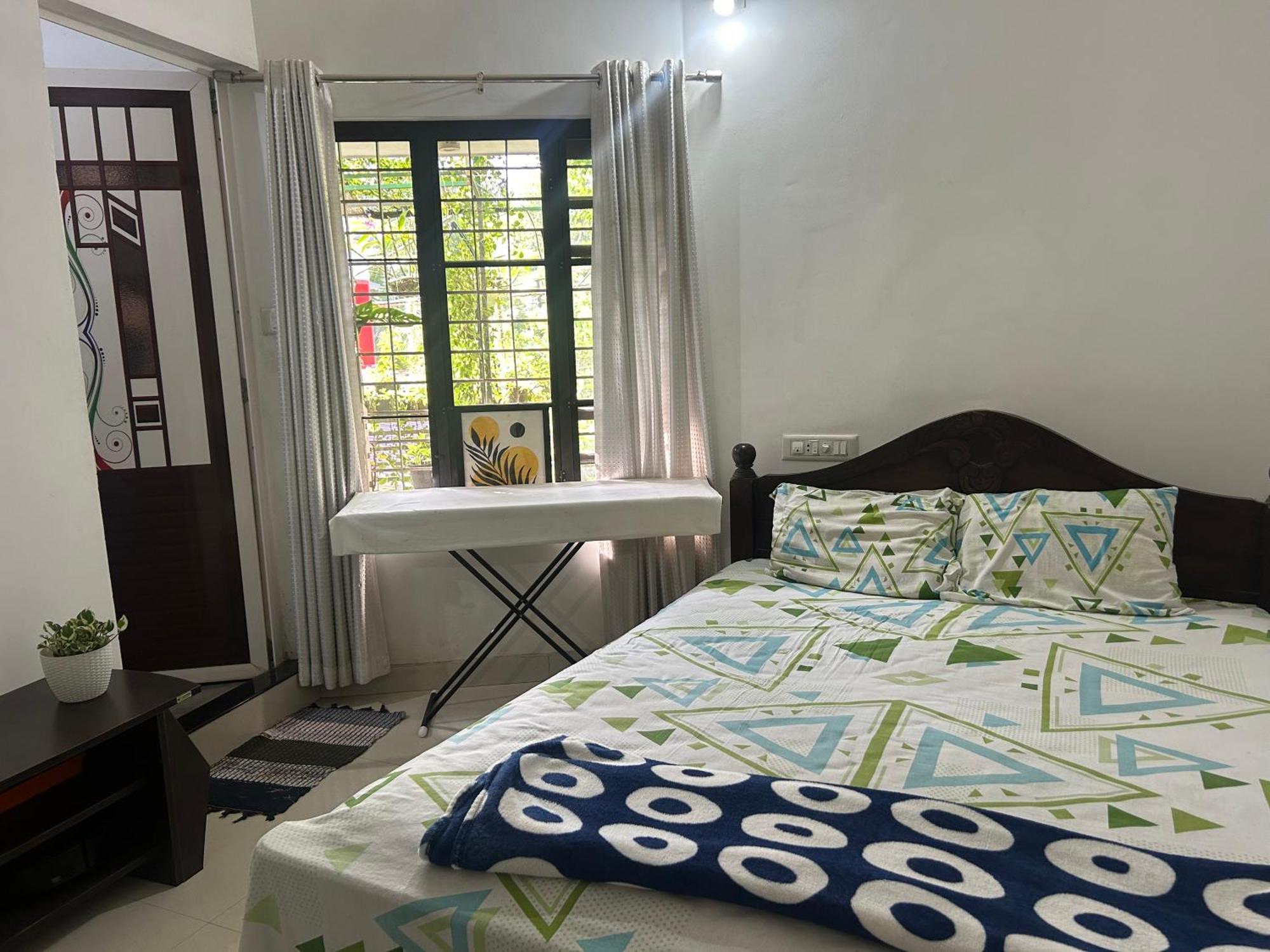 Chaithritha Ladies Homestay Thiruvananthapuram Exterior foto