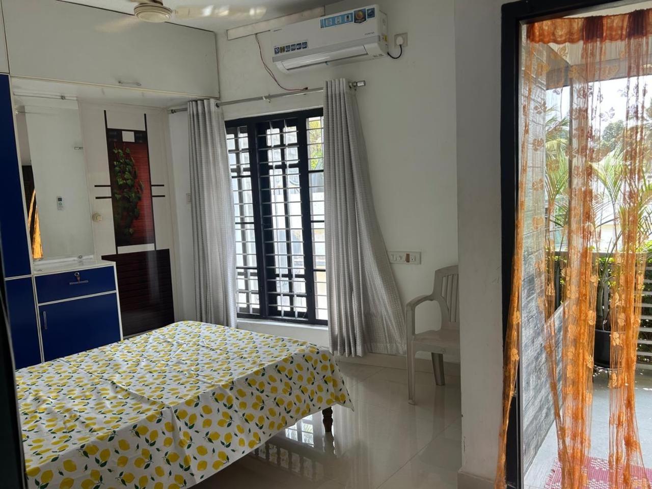 Chaithritha Ladies Homestay Thiruvananthapuram Exterior foto