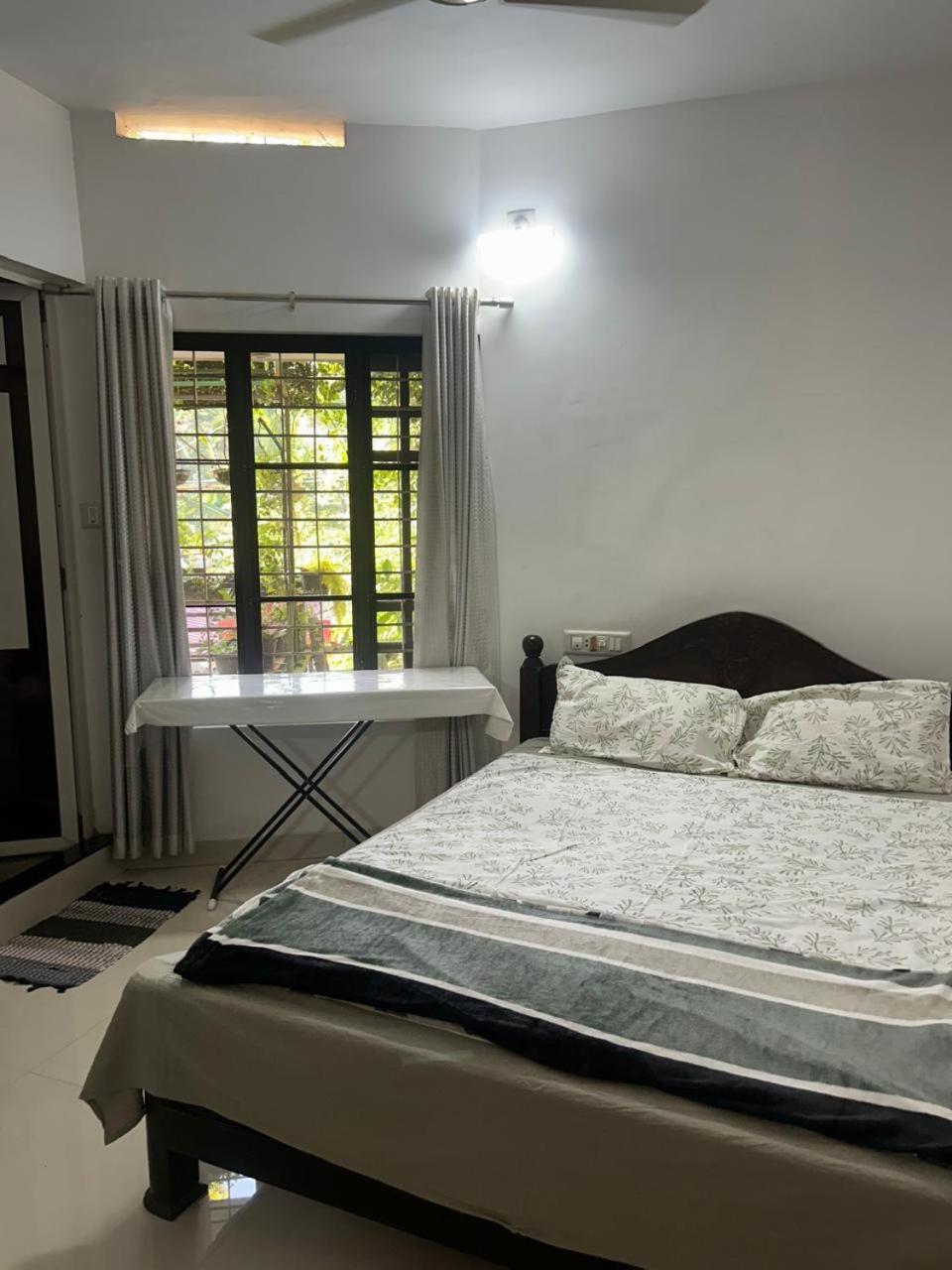 Chaithritha Ladies Homestay Thiruvananthapuram Exterior foto